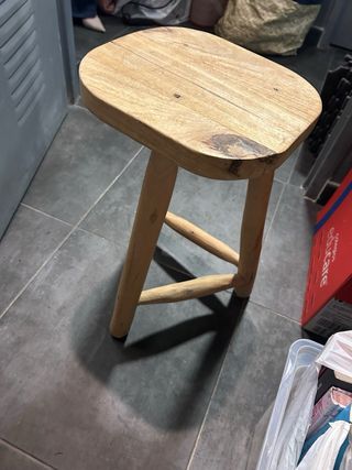 Taburete de madera rústico
