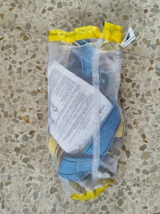 Arnés anticaídas amarillo y azul