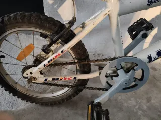 Bicicleta y patinete infantil