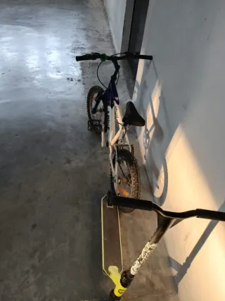 Bicicleta y patinete infantil