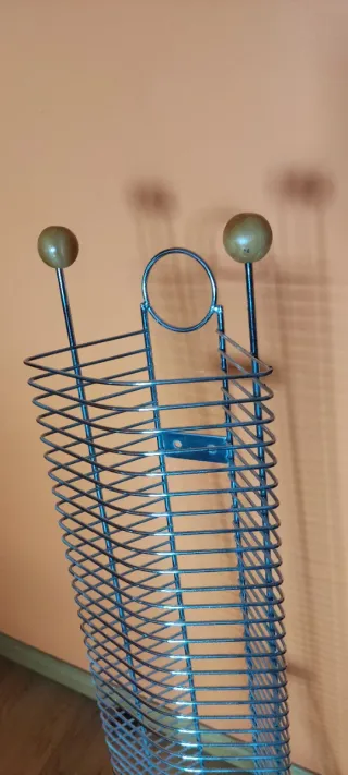 Torre CD Metal y Madera moderno y muy util