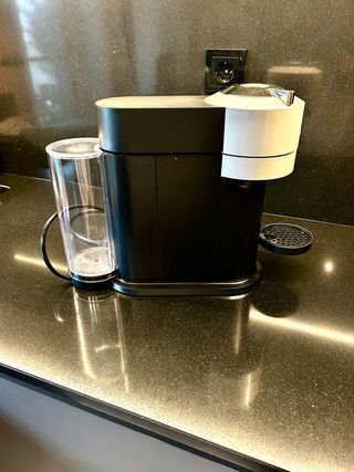 Cafetera Nespresso Vertuo Next Blanca