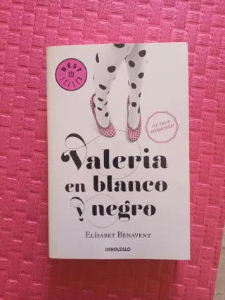 Valeria en blanco y negro Valeria en el espejo