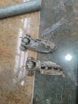 Estriberas y protector cadena moto