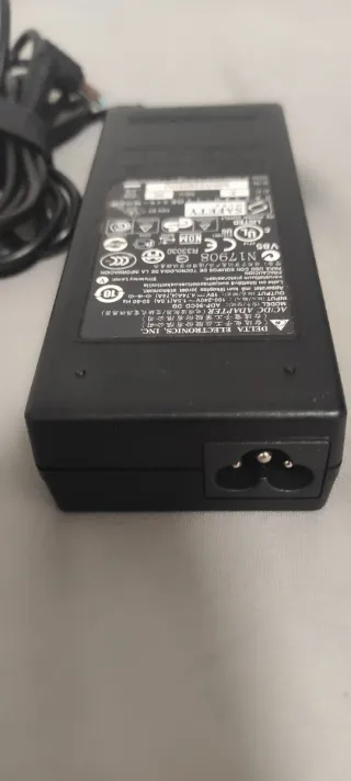 Cargador Delta 90W 19V 4.74A ADP-90CD DB