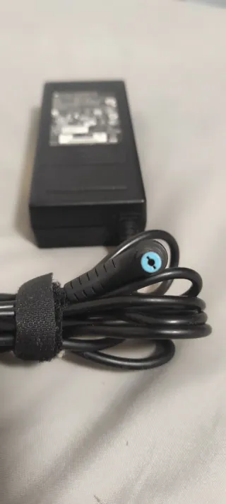 Cargador Delta 90W 19V 4.74A ADP-90CD DB