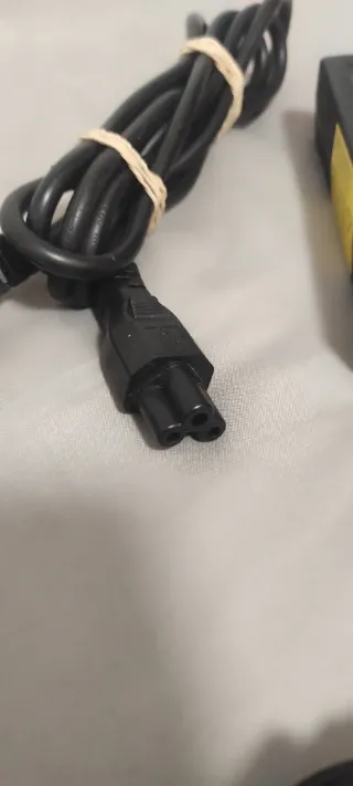 Cargador Delta 90W 19V 4.74A ADP-90CD DB