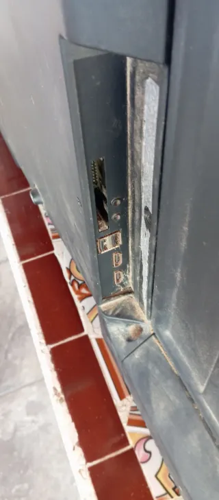 TV 40 Marco Roto y Leds Dañados