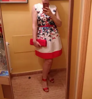 Vestido de cóctel con mariposas