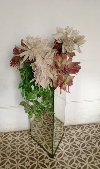 Jarrón triangular cristal espejo