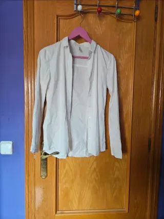 Camisa blanca de manga larga