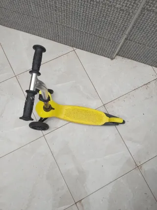 Patín infantil 3 ruedas amarillo