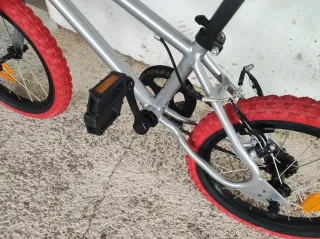 Bicicleta BMX infantil roja