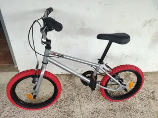 Bicicleta BMX infantil roja