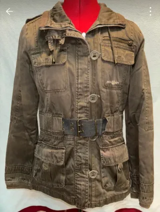 Chaquetón verde militar con cinturón