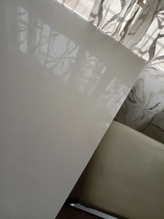 Mesa comedor lacada blanca + 4 sillas regalo