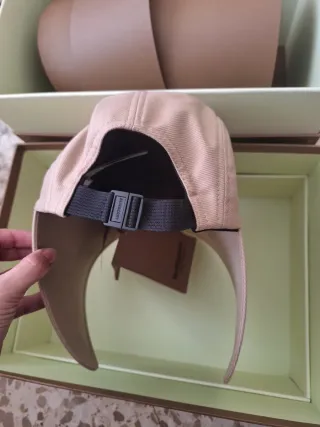 Gorra Burberry Beige y Negra