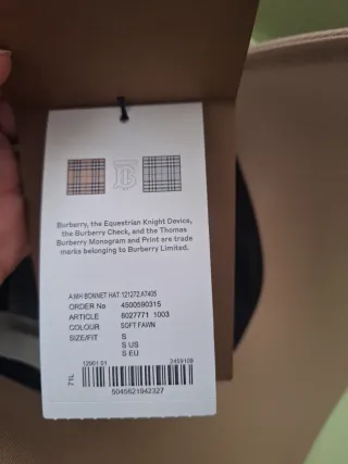 Gorra Burberry Beige y Negra
