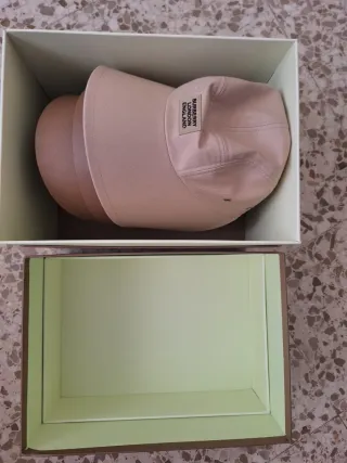 Gorra Burberry Beige y Negra