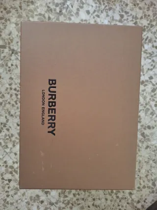 Gorra Burberry Beige y Negra