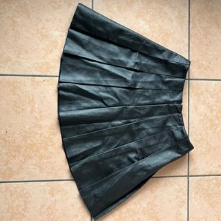 Minigonna nera plissettata