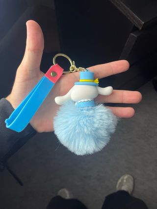 Porta-chaves Cinnamoroll fofo com pompom azul