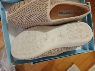 Zapatos médicos Comfeet beige