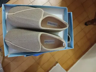 Zapatos médicos Comfeet beige