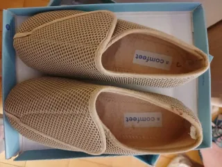 Zapatos médicos Comfeet beige