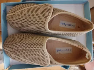 Zapatos médicos Comfeet beige