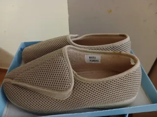 Zapatos médicos Comfeet beige