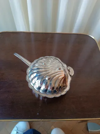 Mantequera concha metal plateado