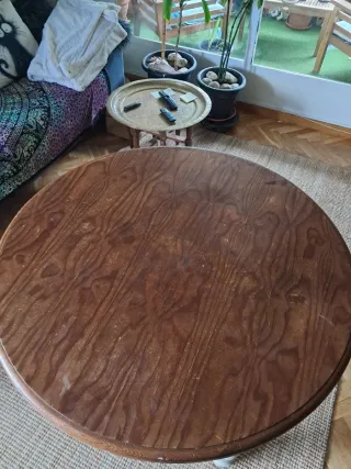 Mesa redonda de madera maciza