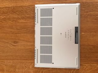 Portátil Gigabyte Aero 14 OLED