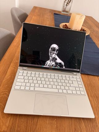 Portátil Gigabyte Aero 14 OLED