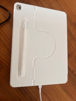 iPad 8ª Gen Plata + Funda con teclado + lápiz