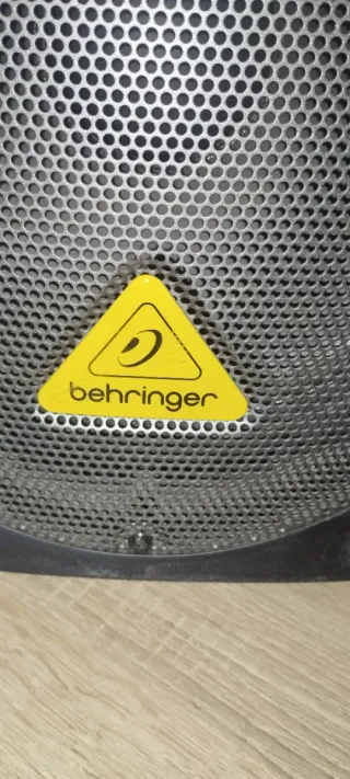Altavoz Behringer B112MP3