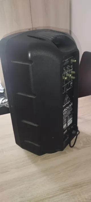 Altavoz Behringer B112MP3