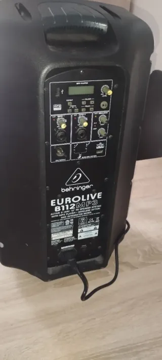 Altavoz Behringer B112MP3