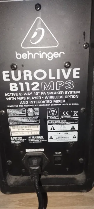 Altavoz Behringer B112MP3