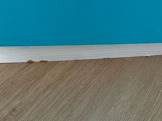 Armario esquinero madera blanco y azul