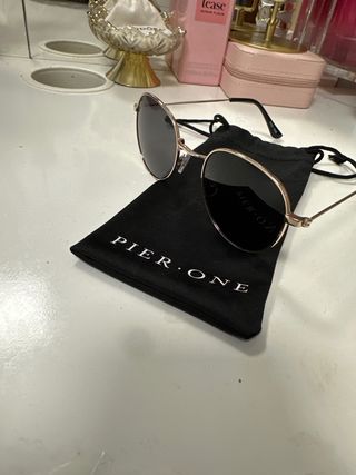 Gafas de sol Pier One doradas y negras