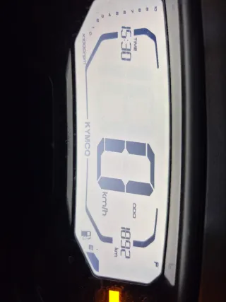 Moto Kymco Scooter Negra