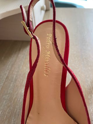 Zapatos de tacón rojos para eventos