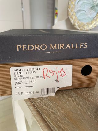 Zapatos de tacón rojos para eventos