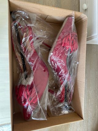 Zapatos de tacón rojos para eventos