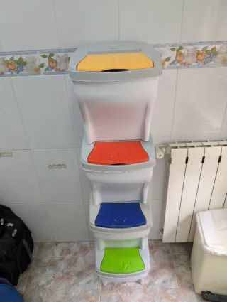 Contenedores de basura apilables