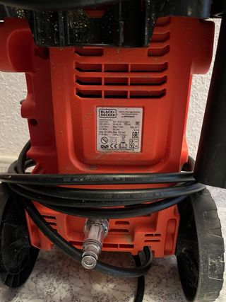 Hidrolimpiadora Black+Decker con manguera/pistola.