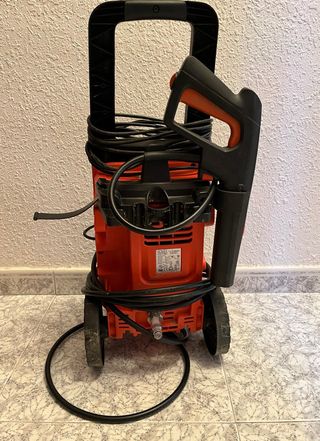 Hidrolimpiadora Black+Decker con manguera/pistola.