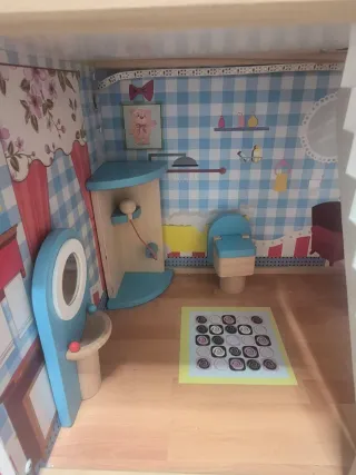 Casita de muñecas de madera